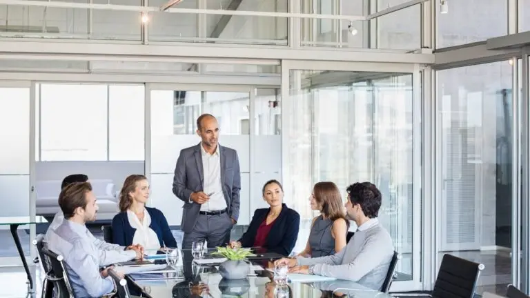 servicii și solutii de comunicatii business, centrale interconectate, VoIP, pbx, centrală telefonică virtuală